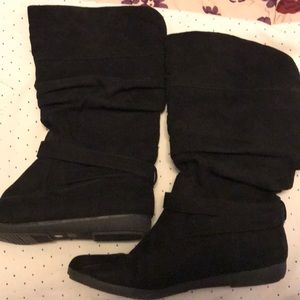 Women’s faux suede boots
